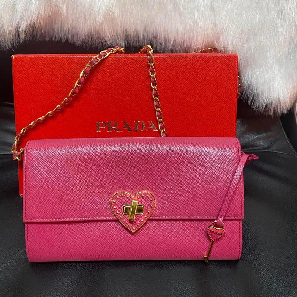 PRADA VINTAGE HEART Wallet on chain  saffiano leather (PINK)